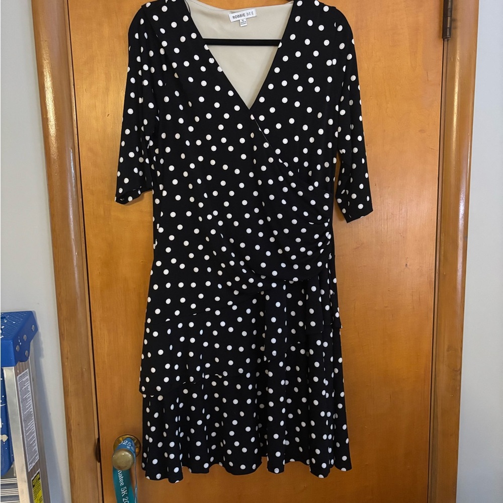 Robbie Bee Black and White Fit and Flare Dress V-Neck 3/4 Sleeve